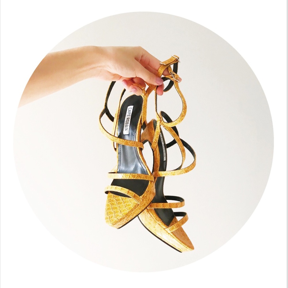 CAPE ROBBIN Strappy Heels